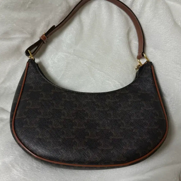 [BUNJANG] Celine Triomphe Ava Bag Medium / 셀린느 트리옹프 아바백 호보백 미디움