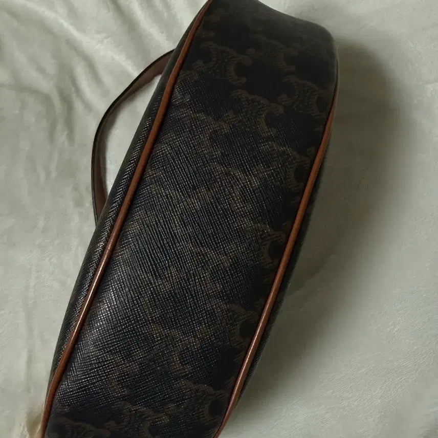 [BUNJANG] Celine Triomphe Ava Bag Medium / 셀린느 트리옹프 아바백 호보백 미디움