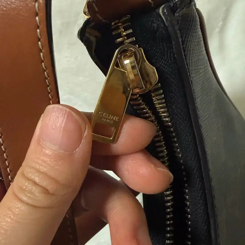 [BUNJANG] Celine Triomphe Ava Bag Medium / 셀린느 트리옹프 아바백 호보백 미디움