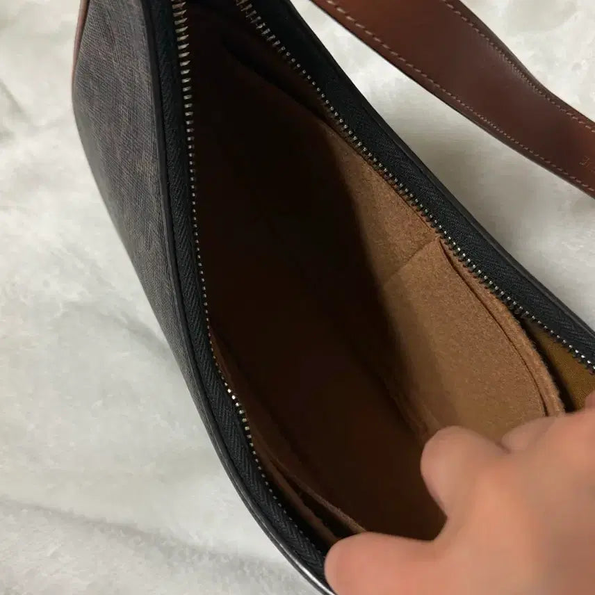 [BUNJANG] Celine Triomphe Ava Bag Medium / 셀린느 트리옹프 아바백 호보백 미디움