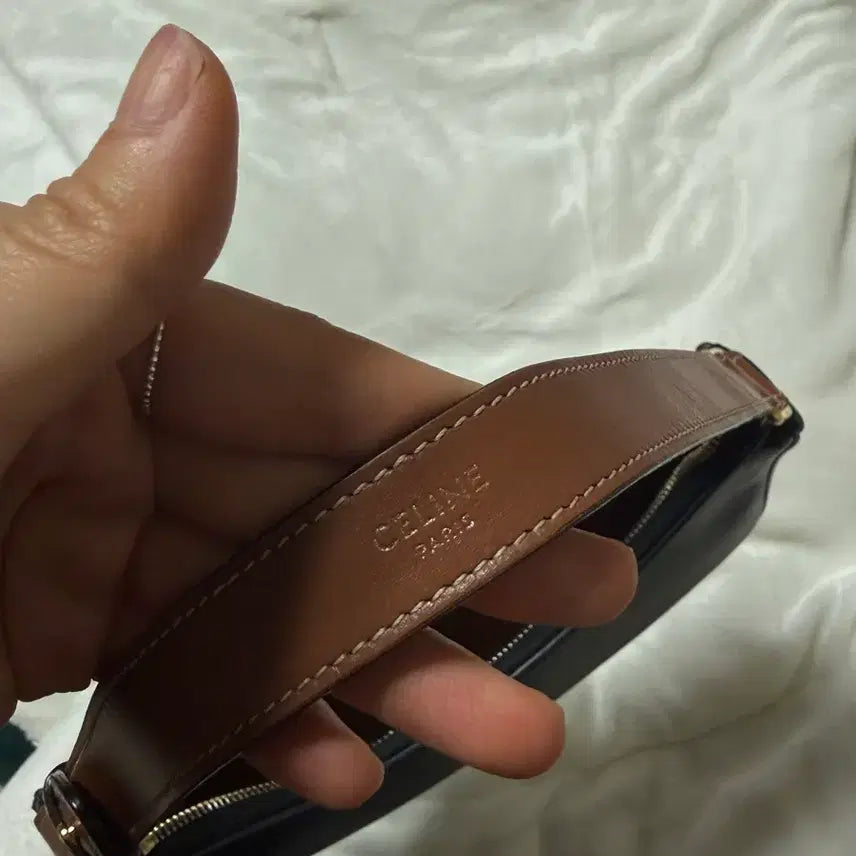 [BUNJANG] Celine Triomphe Ava Bag Medium / 셀린느 트리옹프 아바백 호보백 미디움