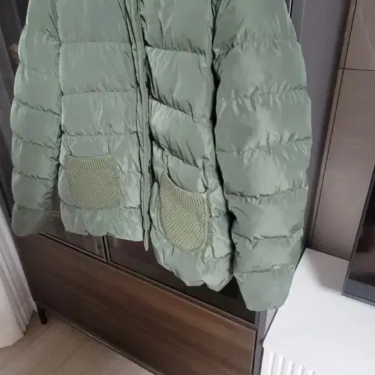 [BUNJANG] BCBG Goose Down Padded Jumper / BCBG 니트포켓 구스다운 패딩 점퍼