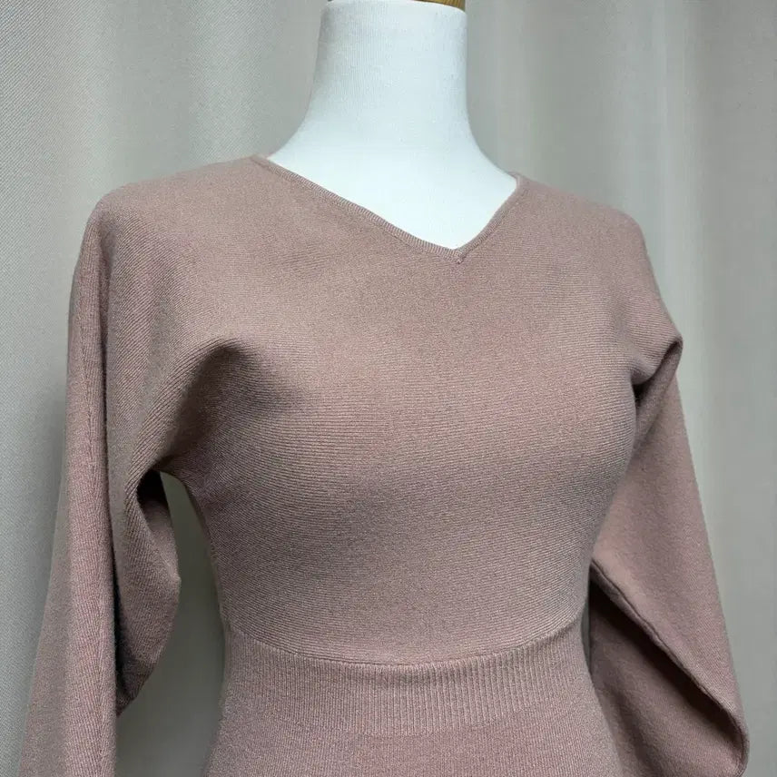 [BUNJANG] V-neck Knit Dress / 새제품)원피스.니트원피스.브이넥.긴팔.프리사이즈.데이트룩.치마.여리여리