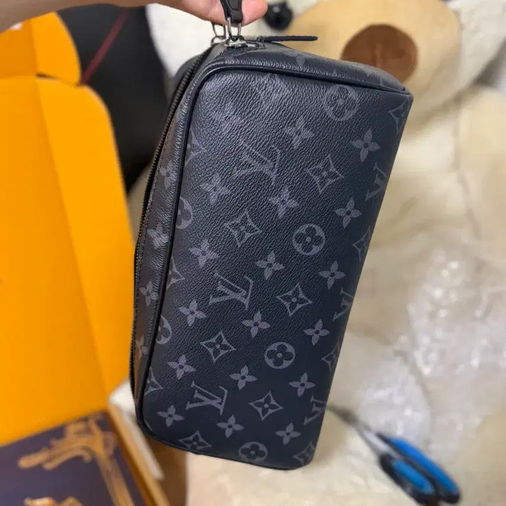 [BUNJANG] Louis Vuitton Eclipse Dopp Kit Clutch / 루이비통 이클립스 돕키트 정품