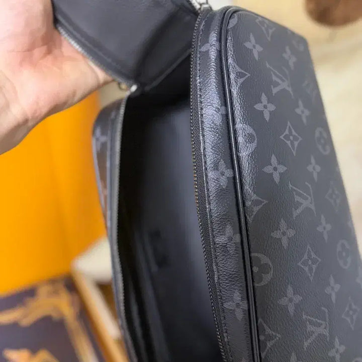 [BUNJANG] Louis Vuitton Eclipse Dopp Kit Clutch / 루이비통 이클립스 돕키트 정품