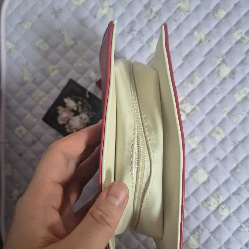 [BUNJANG] Hello Kitty Magic Book Pouch (Red) - New with Imperfection / 일본 헬로키티 마법책파우치 새상품(하자ㅇ)