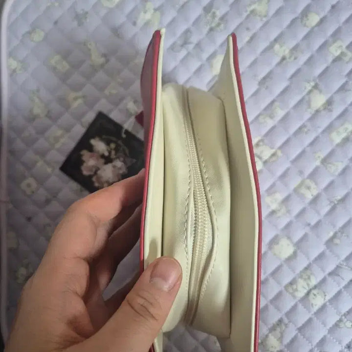 [BUNJANG] Hello Kitty Magic Book Pouch (Red) - New with Imperfection / 일본 헬로키티 마법책파우치 새상품(하자ㅇ)