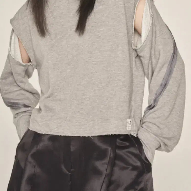 [BUNJANG] RE;CODE Cutout Detail T-shirt / RE;CODE (래코드) 어깨 트임 티셔츠 23SS