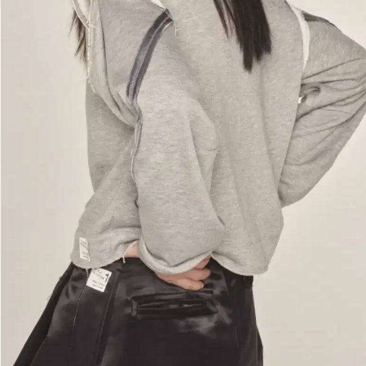 [BUNJANG] RE;CODE Cutout Detail T-shirt / RE;CODE (래코드) 어깨 트임 티셔츠 23SS