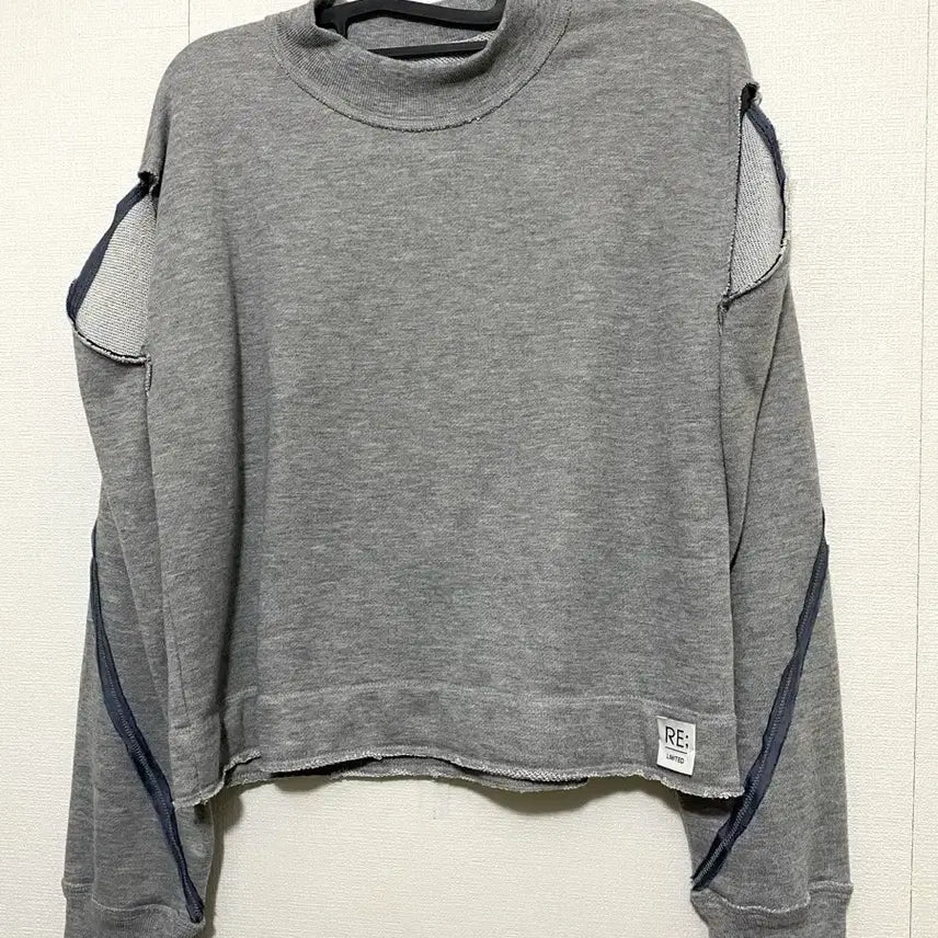 [BUNJANG] RE;CODE Cutout Detail T-shirt / RE;CODE (래코드) 어깨 트임 티셔츠 23SS