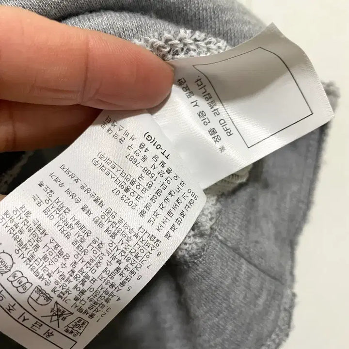 [BUNJANG] RE;CODE Cutout Detail T-shirt / RE;CODE (래코드) 어깨 트임 티셔츠 23SS