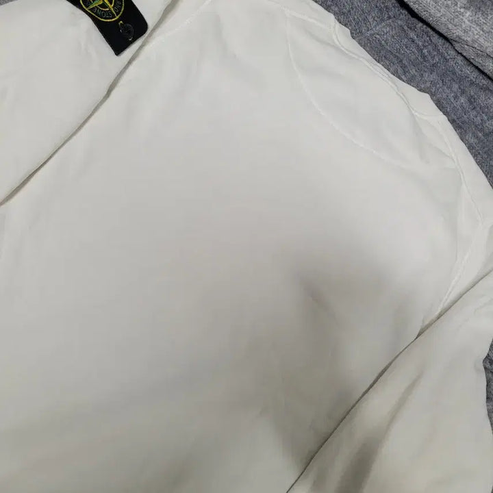 [BUNJANG] Stone Island Basic Crewneck Sweatshirt / 스톤아일랜드 화이트 맨투맨