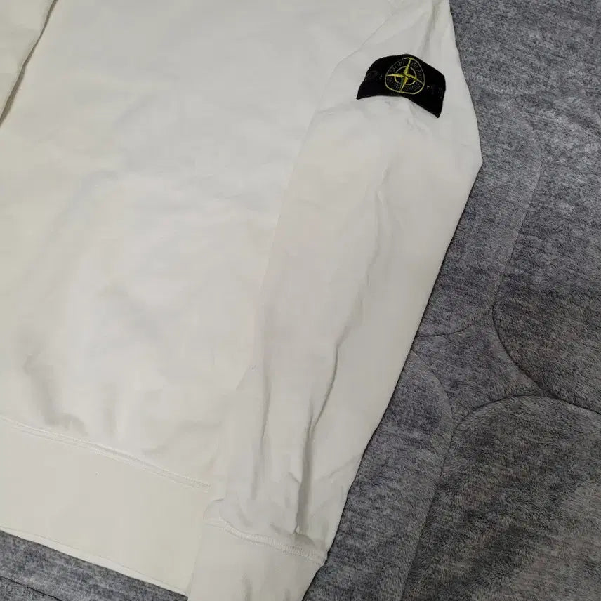 [BUNJANG] Stone Island Basic Crewneck Sweatshirt / 스톤아일랜드 화이트 맨투맨