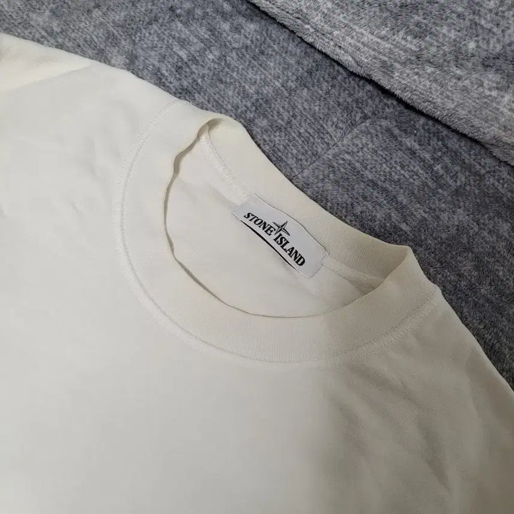 [BUNJANG] Stone Island Basic Crewneck Sweatshirt / 스톤아일랜드 화이트 맨투맨