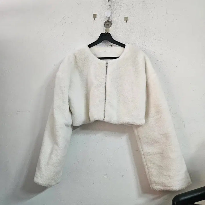 [BUNJANG] White Fur Crop Jacket / 화이트 퍼 크롭 자켓