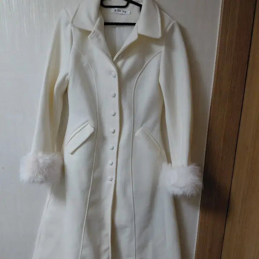[BUNJANG] Si Lin Tang Ivory Puff Long Coat / Si Lin Tang 아이보리 퍼프 롱 코트