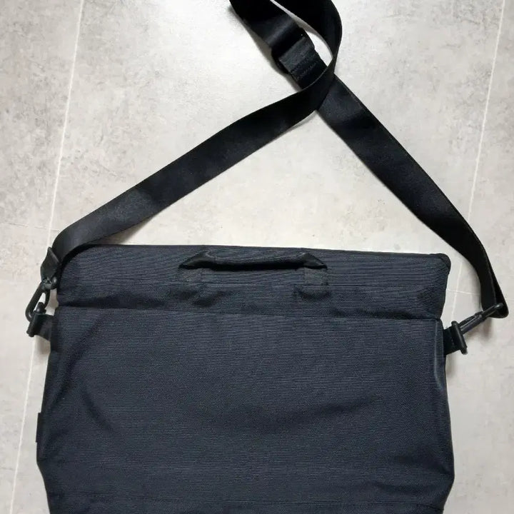 [BUNJANG] Kangol Messenger Bag / 캉골 메신저 백(가로40. 세로30)