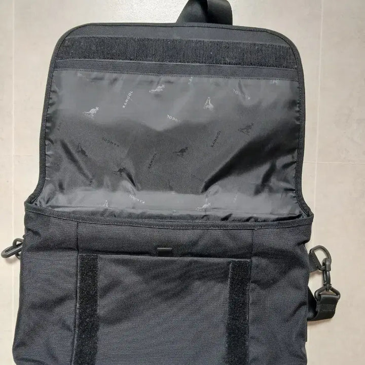 [BUNJANG] Kangol Messenger Bag / 캉골 메신저 백(가로40. 세로30)