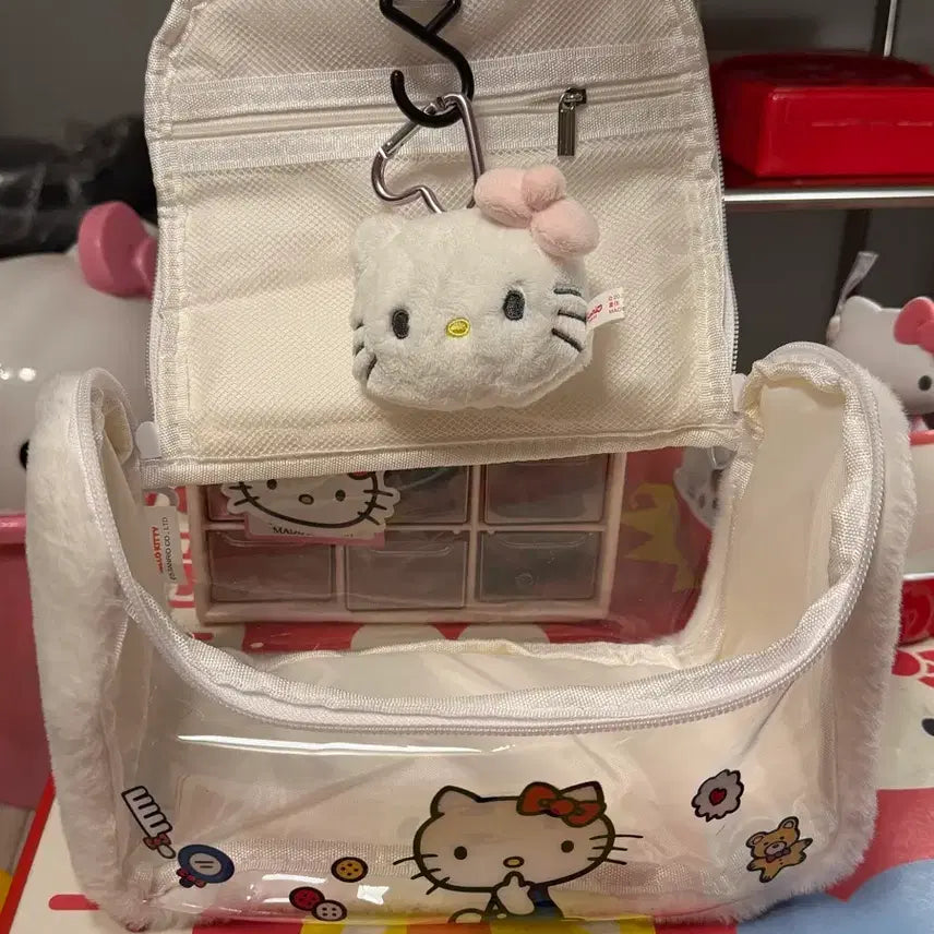 [BUNJANG] Hello Kitty Fur Pouch Bag / 헬로키티 퍼 파우치 가방