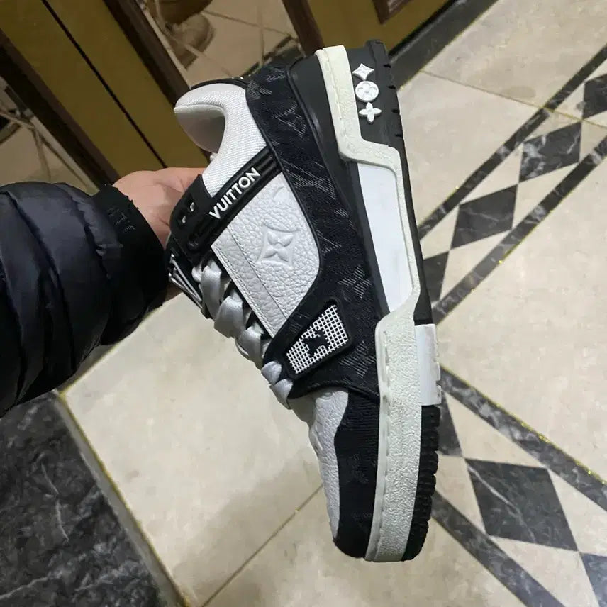 [BUNJANG] Louis Vuitton Trainer Sneakers Men's Smallest Size / 루이비통 트레이너 스니커즈 남자 젤작은사이즈