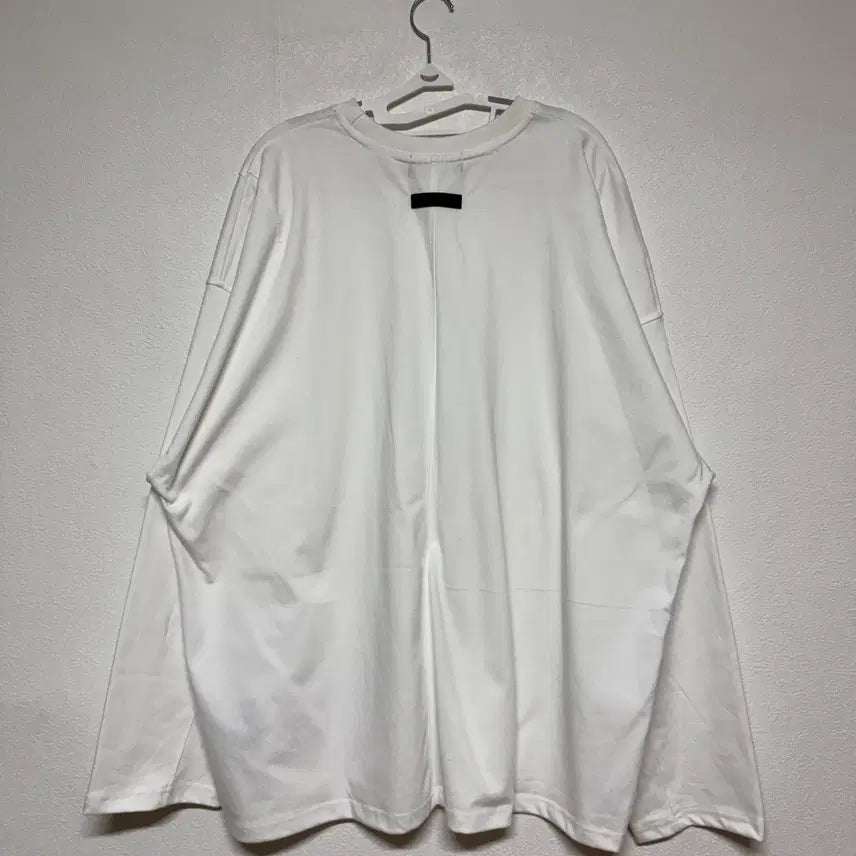 [BUNJANG] D.PRIQUE Oversized White Long Sleeve T-shirt / D.PRIQUE 오버핏 화이트 긴팔티 L