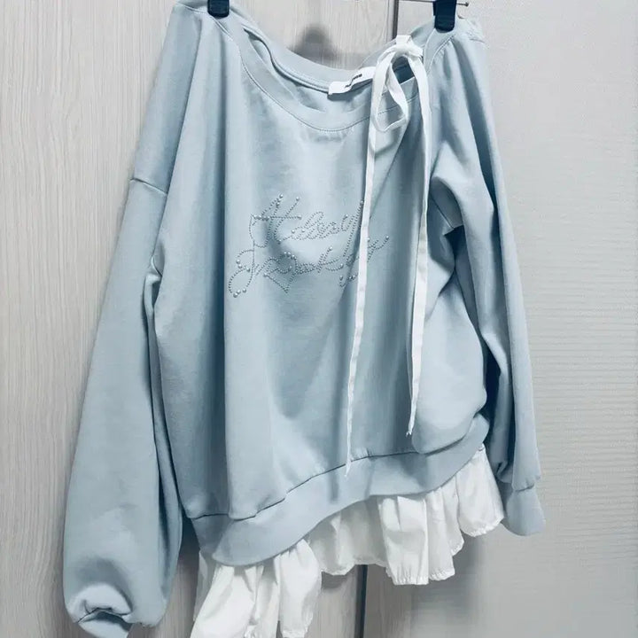 [BUNJANG] Off-Shoulder Frill Lace Sweatshirt / 홍대 하늘색 맨투맨 오프숄더 발레코어 프릴 레이스