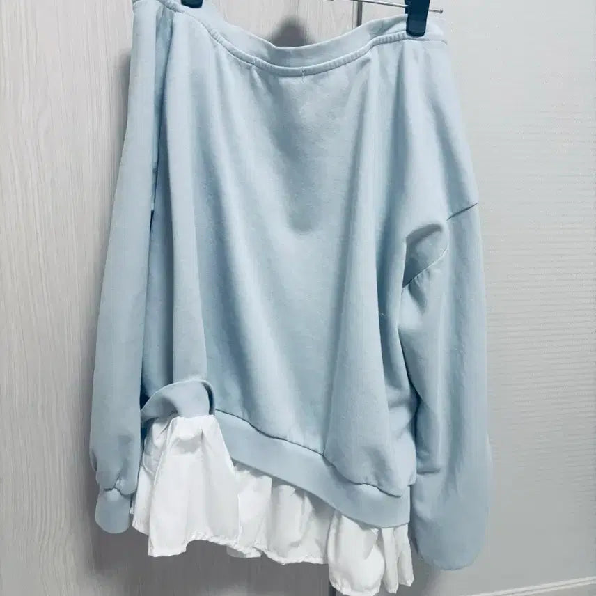 [BUNJANG] Off-Shoulder Frill Lace Sweatshirt / 홍대 하늘색 맨투맨 오프숄더 발레코어 프릴 레이스