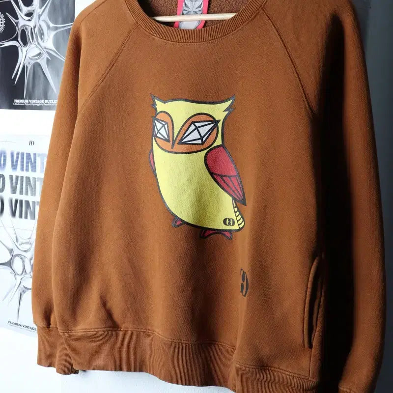 [BUNJANG] Lucky Chouette Men's Sweatshirt Owl Semi-crop Brown / W(M) 럭키슈에뜨 맨투맨 티셔츠 부엉이 세미크롭 기모 브라운-17512