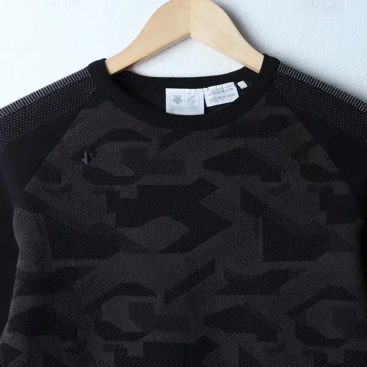 [BUNJANG] Descente Knit Pattern Black Crop Old School / W(S) 데상트 니트 패턴 블랙 크롭 올드스쿨-1751C