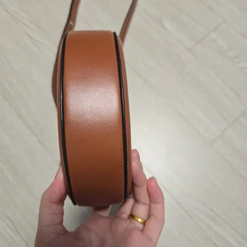 [BUNJANG] Celine Triomphe Oval Purse Tan / 셀린느 퀴르 트리옹프 오벌 펄스 탄