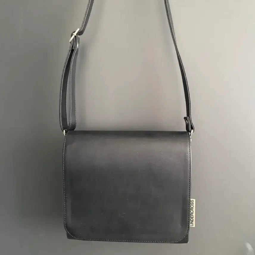 [BUNJANG] Undercross Black Crossbody Bag / undercross 크로스백