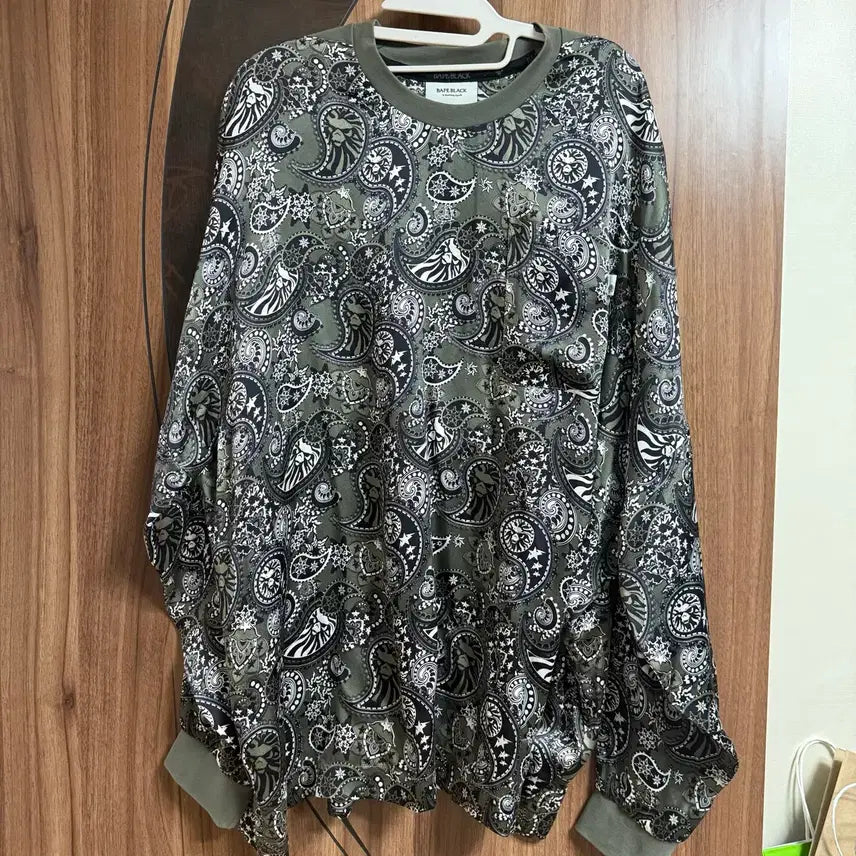 [BUNJANG] BAPE Black Paisley Silk T-shirt / 베이프블랙 페이즐리 실크 티셔츠