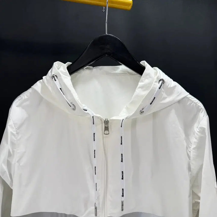 [BUNJANG] Moncler Big Logo Windbreaker Hooded Jacket White / [2사이즈] 몽클레어 빅로고 바람막이 후드 자켓 화이트