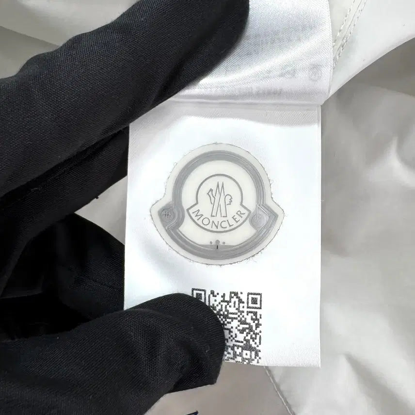 [BUNJANG] Moncler Big Logo Windbreaker Hooded Jacket White / [2사이즈] 몽클레어 빅로고 바람막이 후드 자켓 화이트