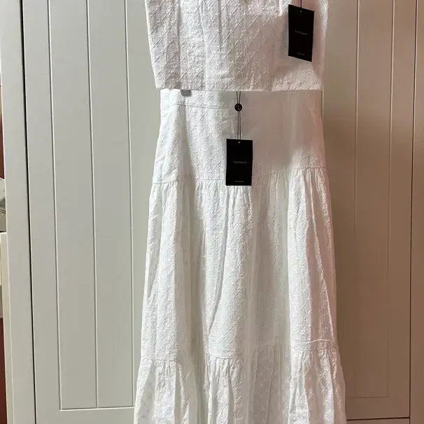 [SOLD OUT] 더로랑 소피아 아일렛 레이스 화이트 셋업