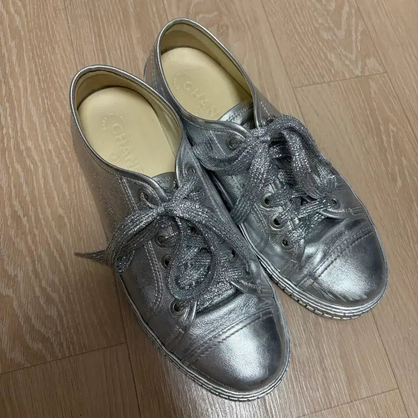 [BUNJANG] CHANEL Leather Silver Sneakers / CHANEL 샤넬 레더 실버 스니커즈 39.5