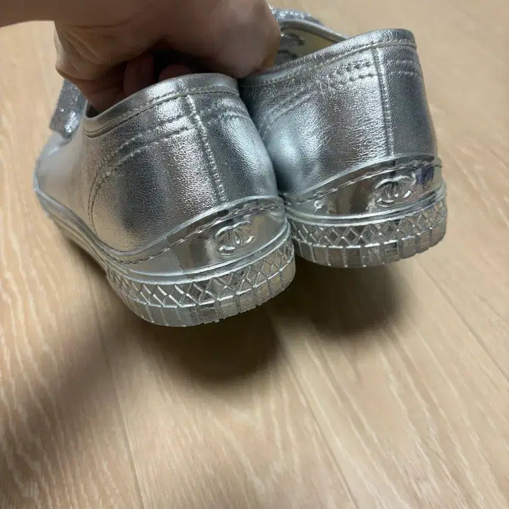 [BUNJANG] CHANEL Leather Silver Sneakers / CHANEL 샤넬 레더 실버 스니커즈 39.5