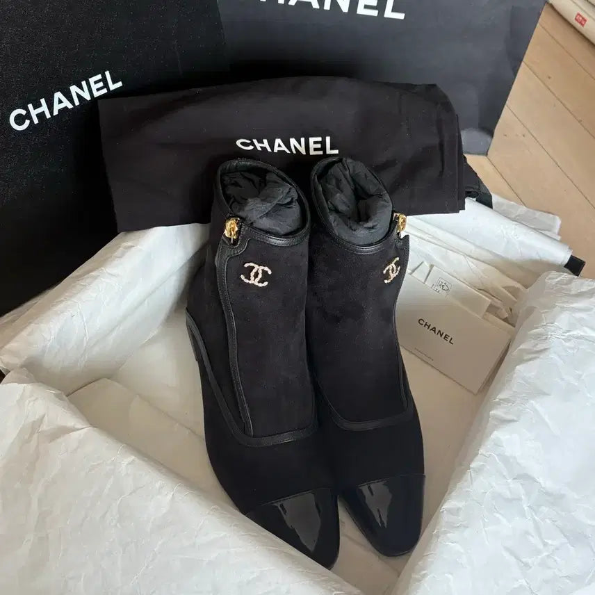 [BUNJANG] Chanel Suede Ankle Boots / 샤넬 블랙 스웨이드 앵클 부츠 쇼핑백 풀셋