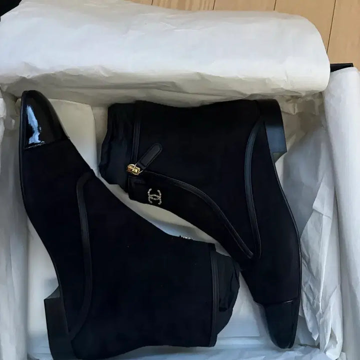[BUNJANG] Chanel Suede Ankle Boots / 샤넬 블랙 스웨이드 앵클 부츠 쇼핑백 풀셋