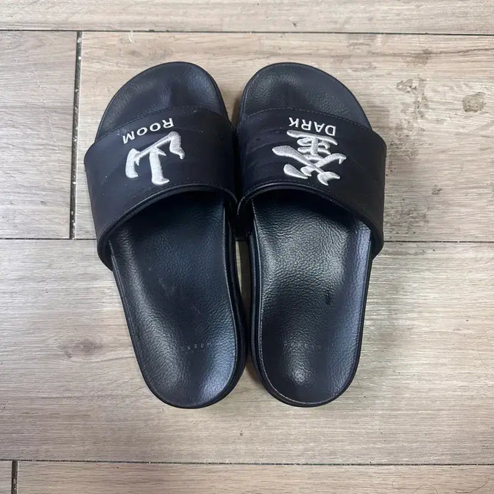 [BUNJANG] Darkroom 260 Slippers / 다크룸 슬리퍼 260