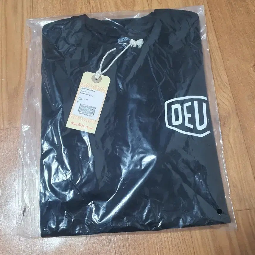 [SOLD OUT] Deus Ex Machina 검정 긴팔 티셔츠 새상품s