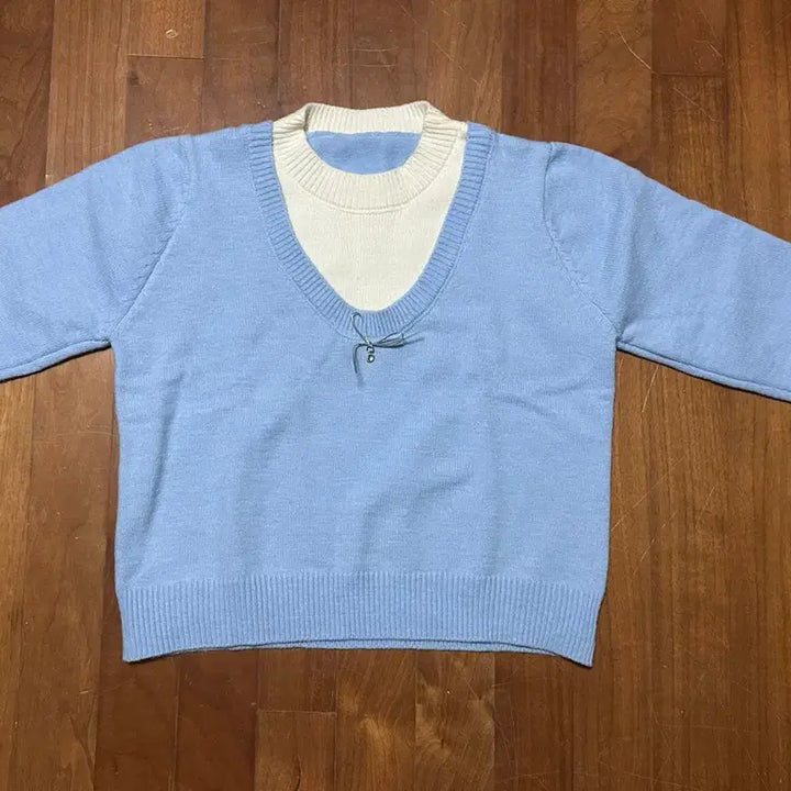 [BUNJANG] Layered Style Sky Blue Knit Sweater / 레이어드 스타일 니트 하늘색