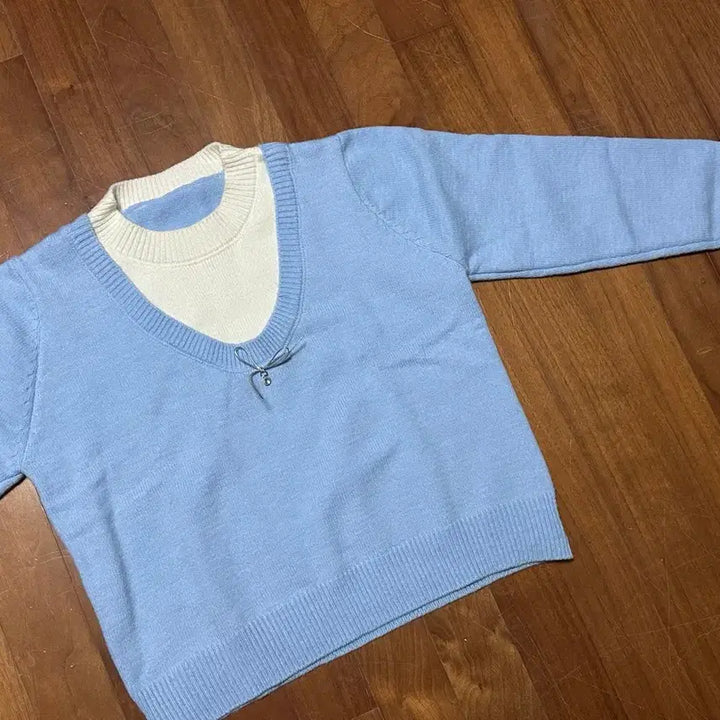 [BUNJANG] Layered Style Sky Blue Knit Sweater / 레이어드 스타일 니트 하늘색