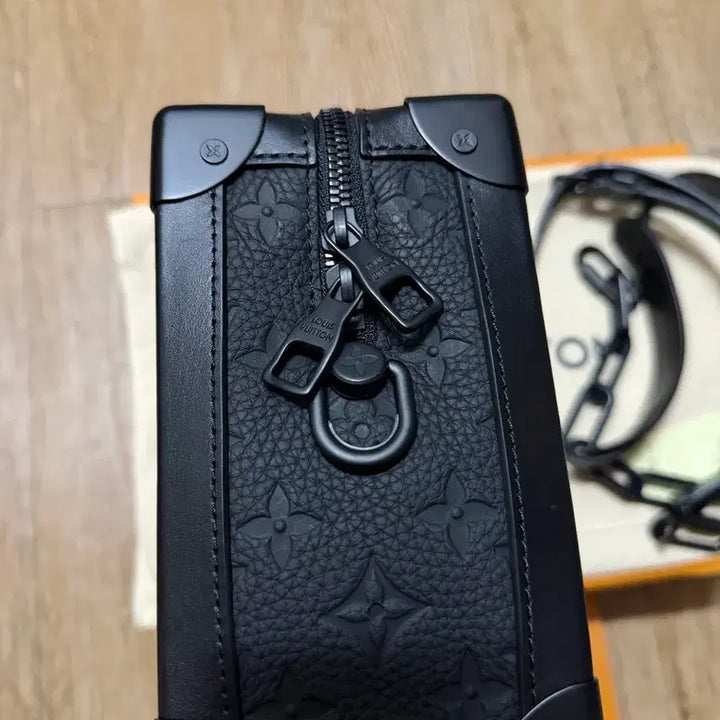 [SOLD OUT] 루이비통 버질 아블로 컬렉션 모노그램 소프트 트렁크 블랙