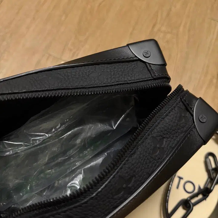 [SOLD OUT] 루이비통 버질 아블로 컬렉션 모노그램 소프트 트렁크 블랙
