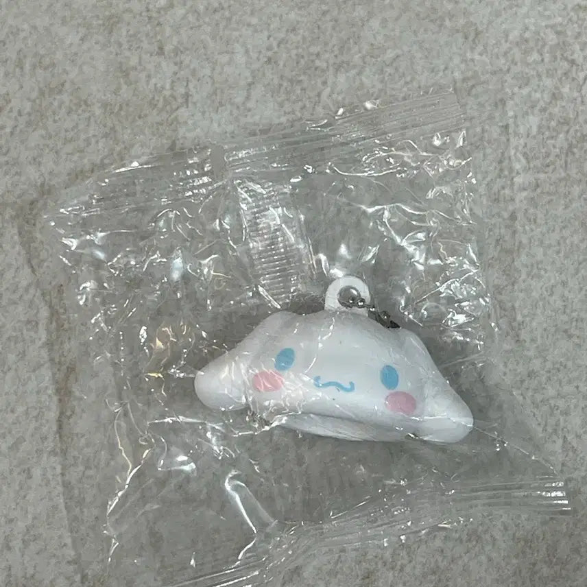 [BUNJANG] Bandai Sanrio Cinnamoroll Lip Cap Mascot Figure / 반다이 산리오 립캡 마스코트 가챠 시나모롤 판매합니다.