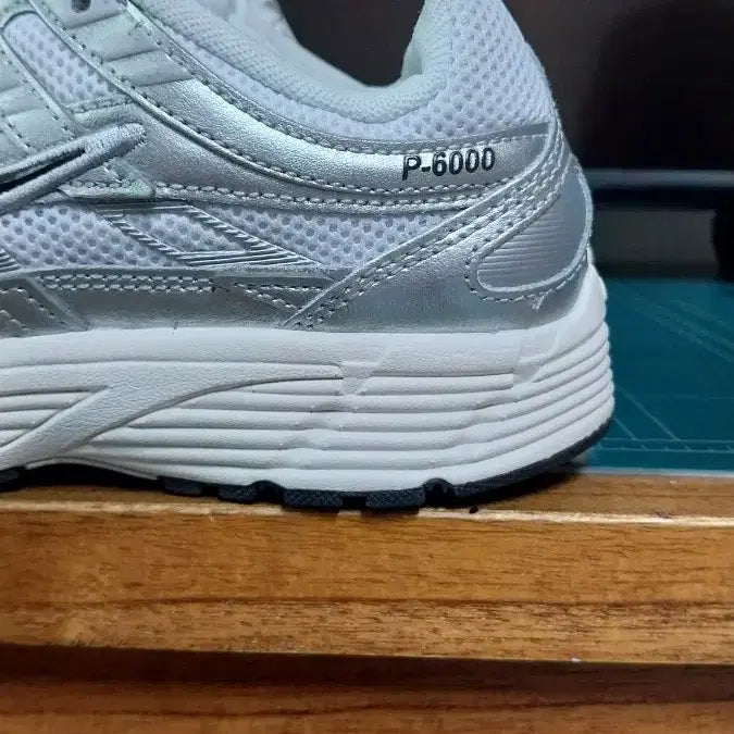 [BUNJANG] Nike P-6000 Metallic Silver Sneakers / 나이키 P-6000 정품. 240