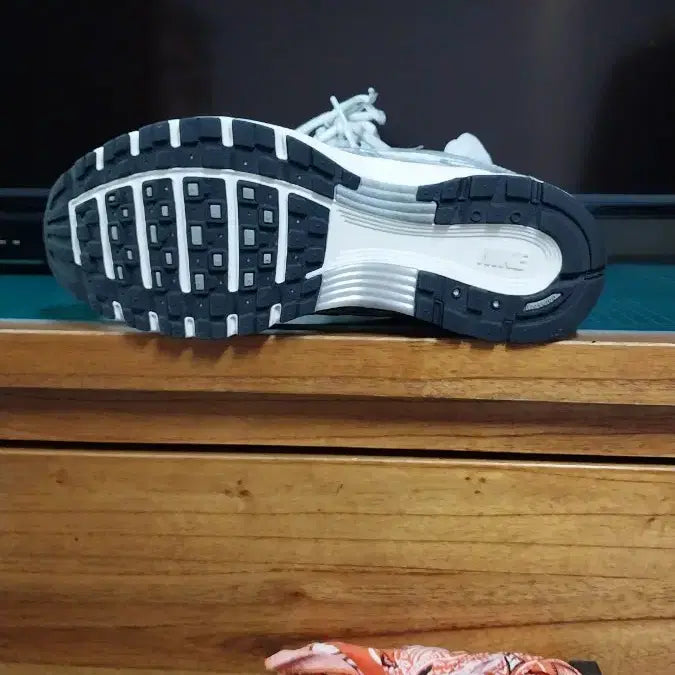 [BUNJANG] Nike P-6000 Metallic Silver Sneakers / 나이키 P-6000 정품. 240