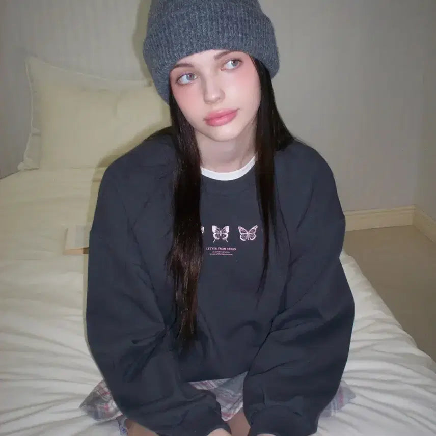 [BUNJANG] Letter From Moon Butterfly Embroidered Sweatshirt Black / 레터프롬문 나비 자수 맨투맨 블랙