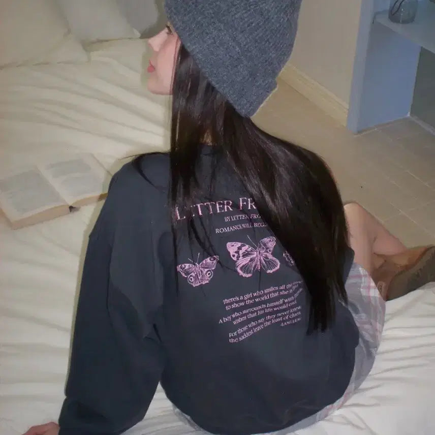 [BUNJANG] Letter From Moon Butterfly Embroidered Sweatshirt Black / 레터프롬문 나비 자수 맨투맨 블랙
